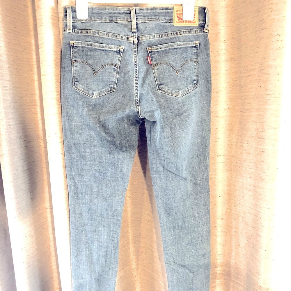 Levis Womens 711 Mid rise size 27x30